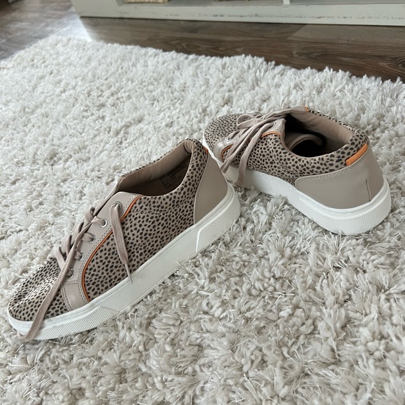 cute sneakers - Picture 2 of 3